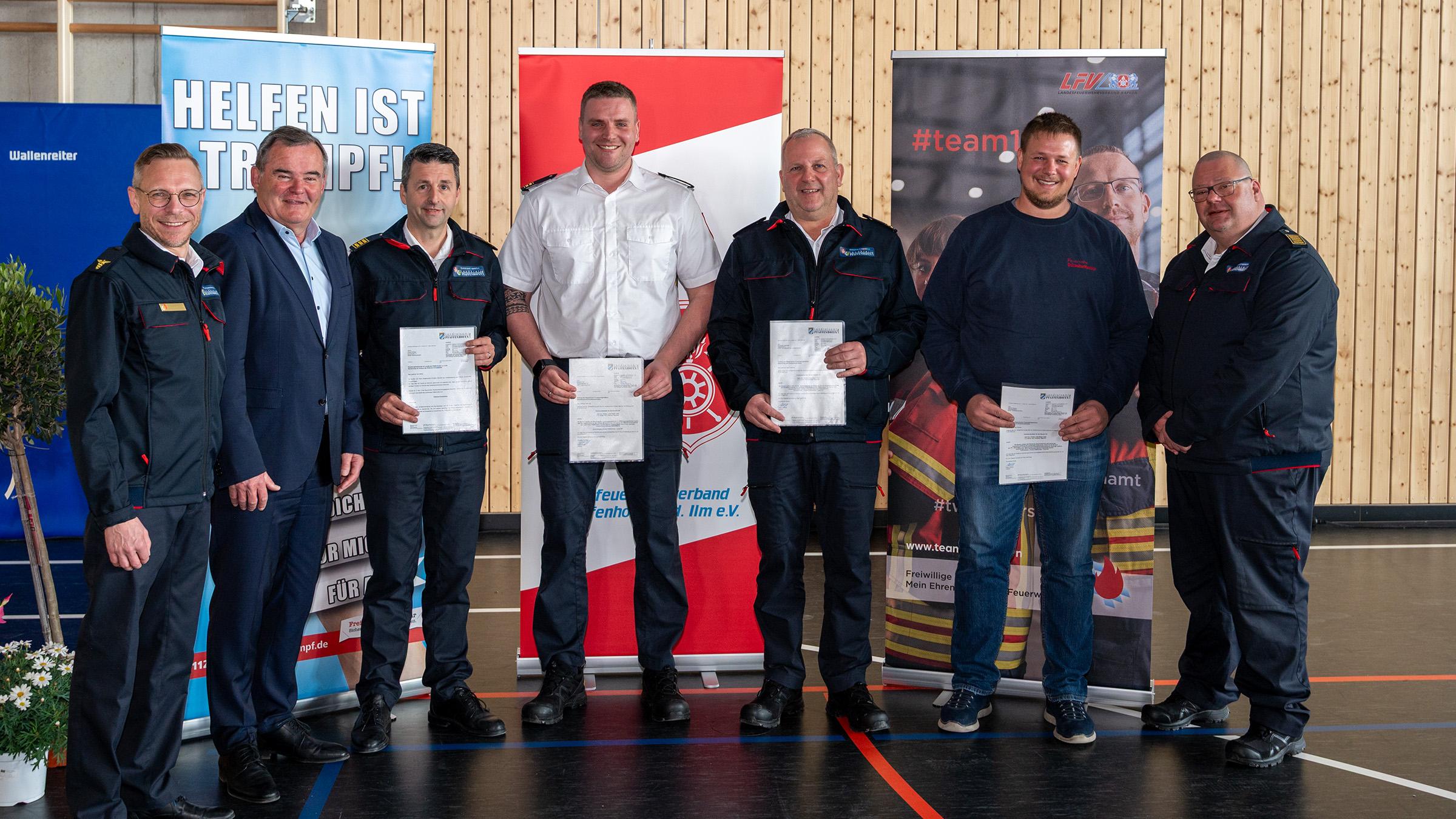 Steffen Kill, Landrat Albert Gürtner, KBI Roland Müller, KBM Kareem Zell, KBM Engelbert Krammer, KBM Florian Brecko, KBR Christian Nitschke