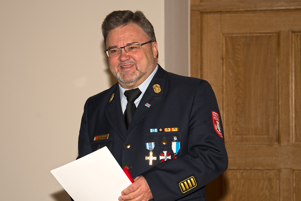Kreisbrandrat Armin Wiesbeck erhält das Deutsches Feuerwehr Ehrenkreuz in Silber